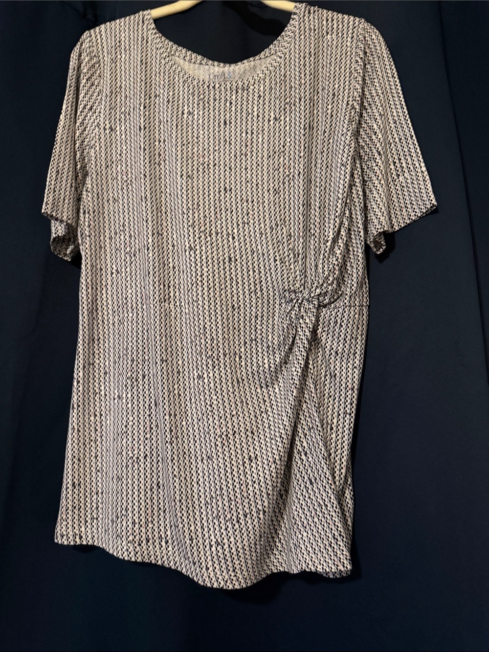 Classic Short Sleeve Crew Neck Shirt in Black and White